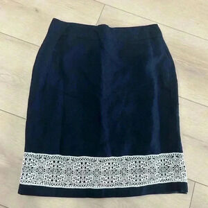 Ann Taylor a line skirt linen blend navy blue with intricate lace border size 4